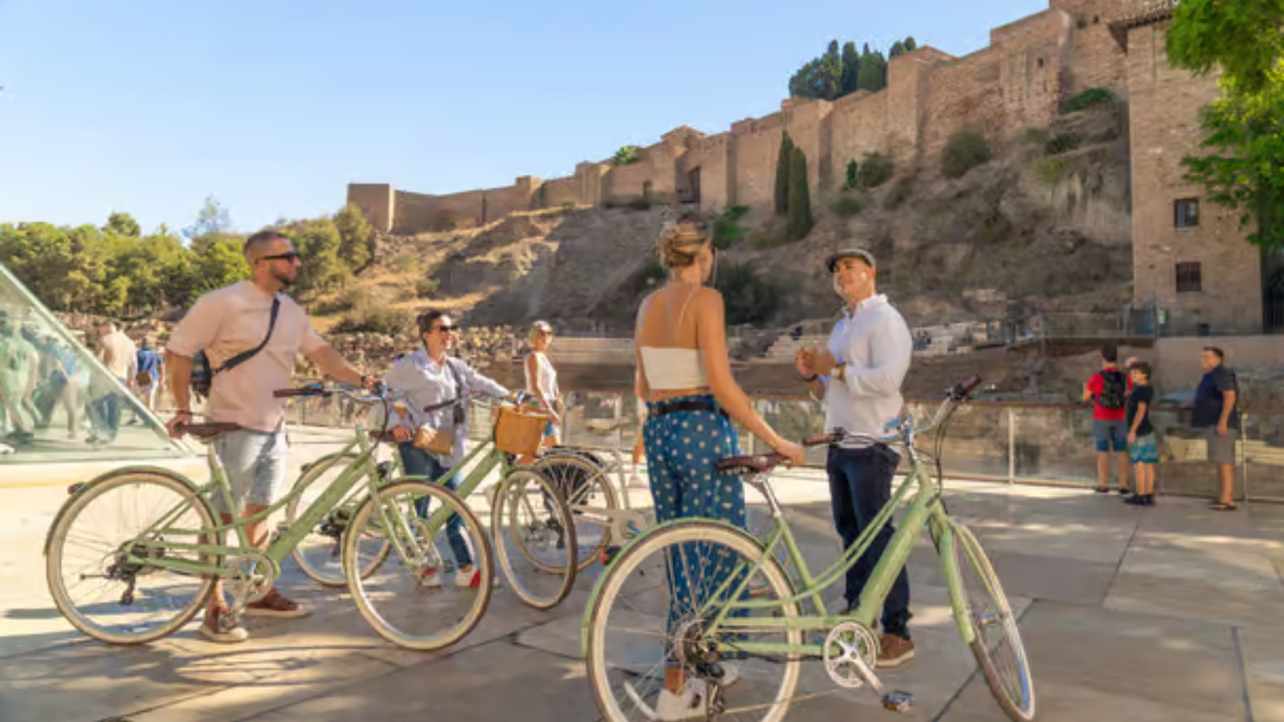 Málaga: Highlights, Hidden Gems and Coast Vintage Bike Tour